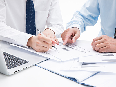 与国际领先运动品牌合作 